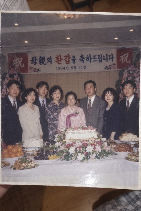 원본: 단체 사진 속 작은 얼굴